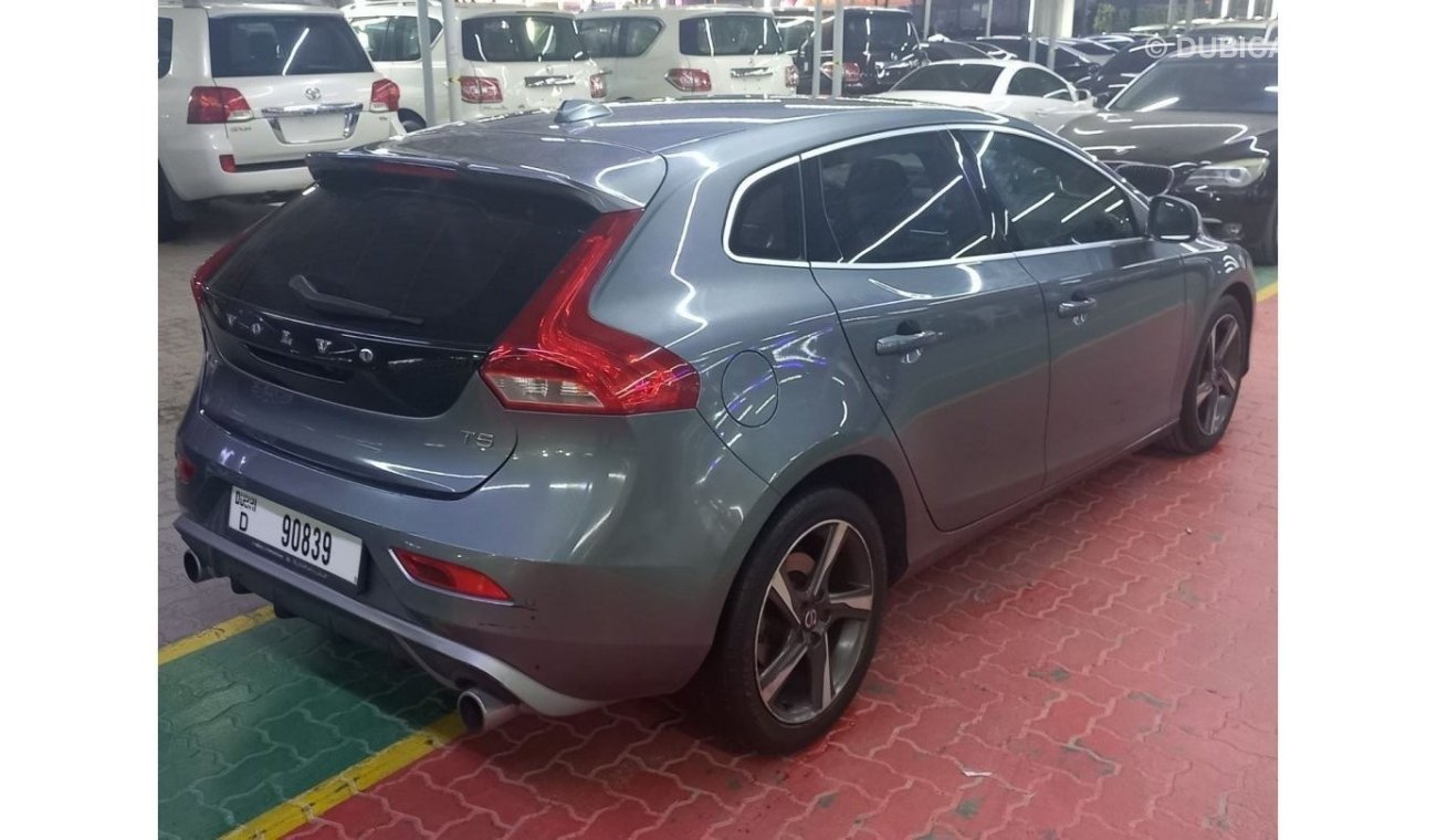 Volvo V40 R Design