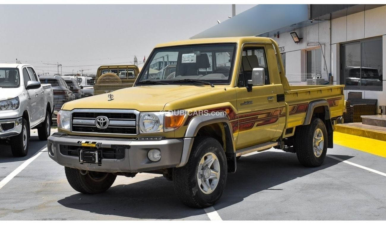 Toyota Land Cruiser Pick Up TOYOTA LAND CRUISER PICK-UP PETROL 2013