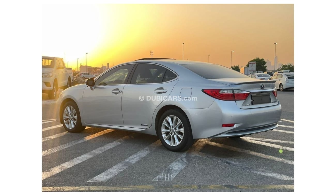 لكزس ES 300 2013 Lexus ES300H Hybrid 2.5L V4 - Japanese Specs Full Option - Without Accident