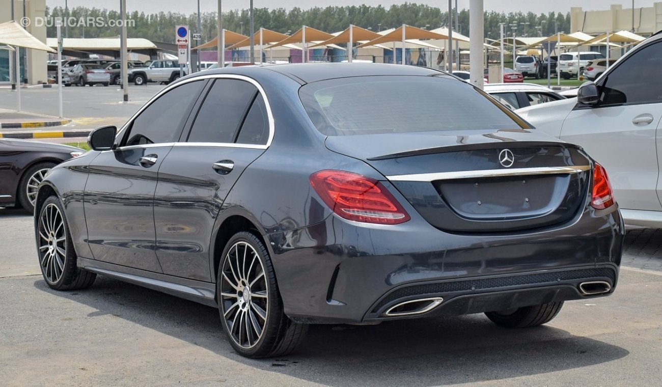 مرسيدس بنز C 300 لاكجري