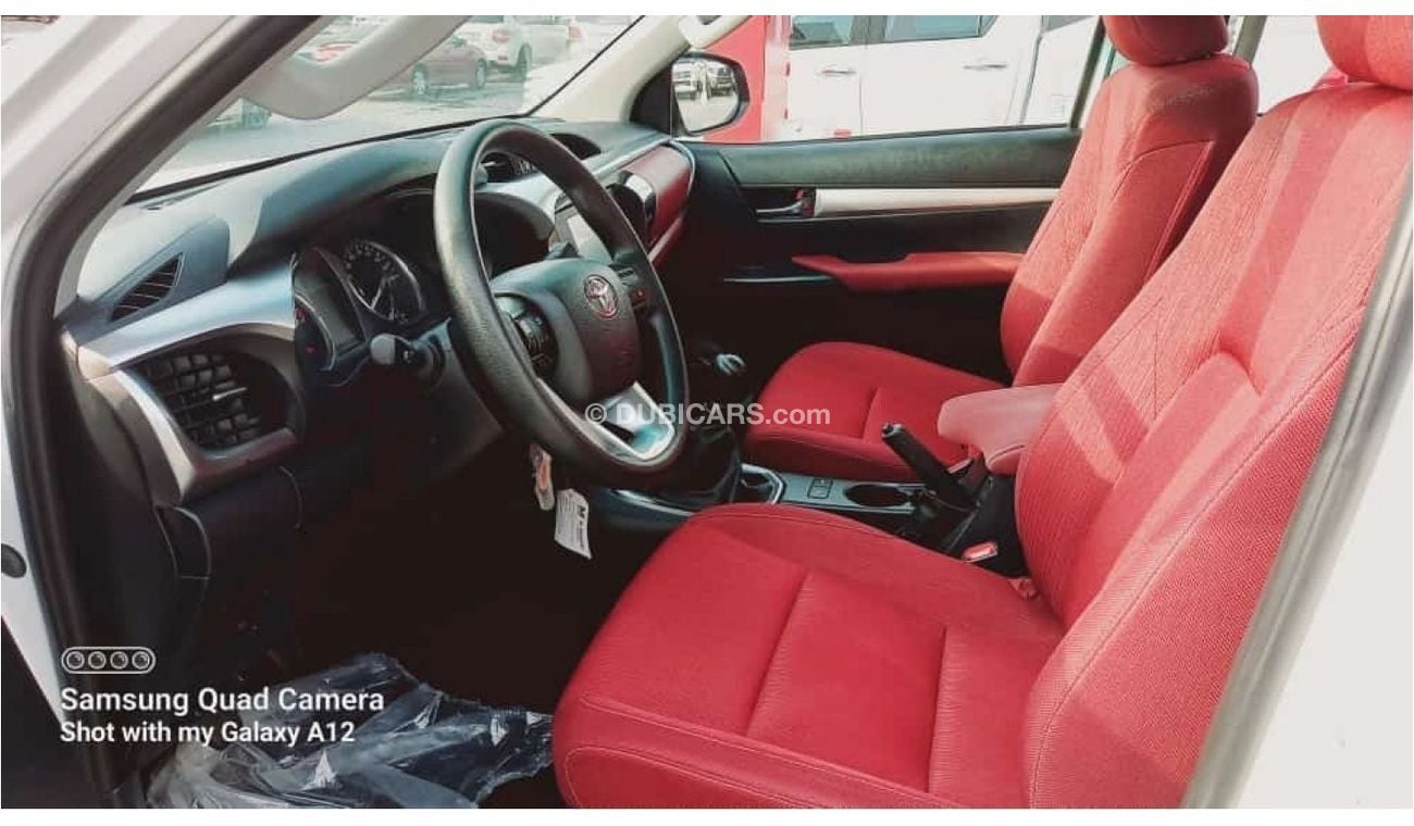 Toyota Hilux S GLX the car is in excellent condition without accidents unpainted clean on the outside and on the