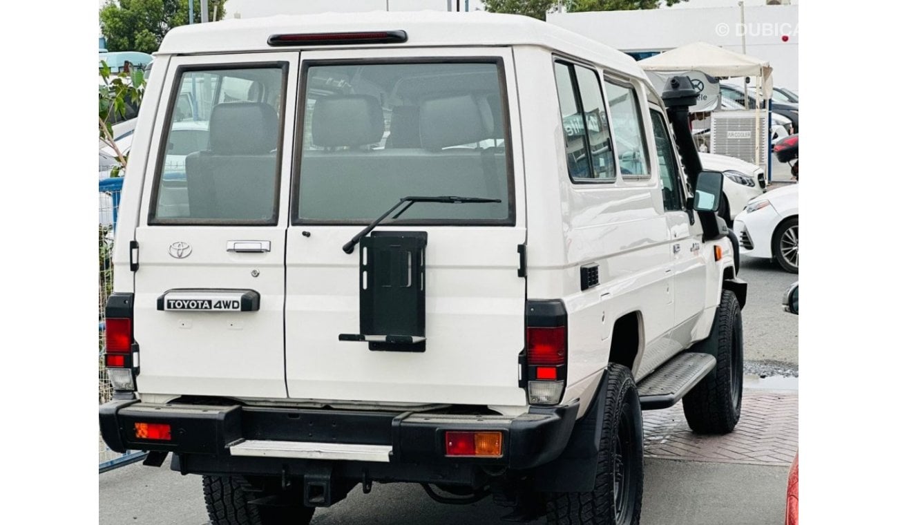 Toyota Land Cruiser Hard Top