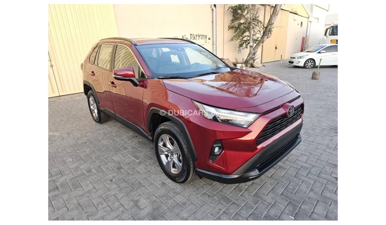 Toyota RAV4 XLE Full options push button sunroof trunk electric leather seat front radars active