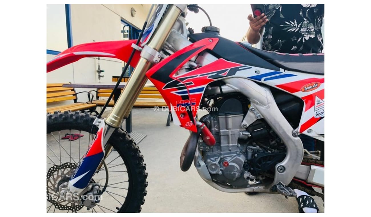 Honda CRF 450R DIRT BIKE IN MINT CONDITION