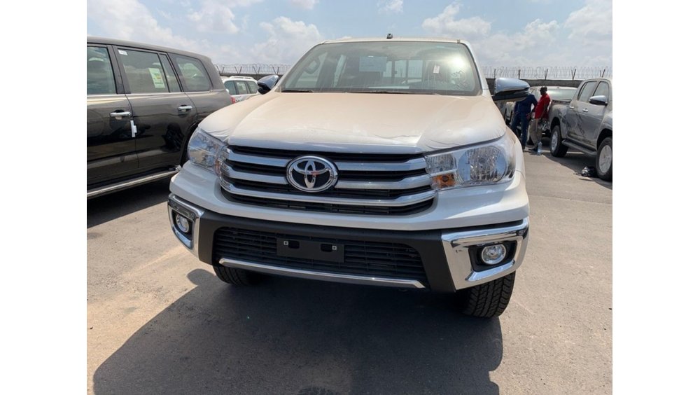 Toyota Hilux 2 4 Diesel 4 4 M T For Sale White