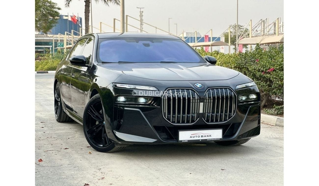 BMW 735 BMW 7-SERIES 735i M-KIT WARRANTY AND SERVICE CONTRACT MODEL 2023 KM 41000 GCC SPECS NO ACCIDENT