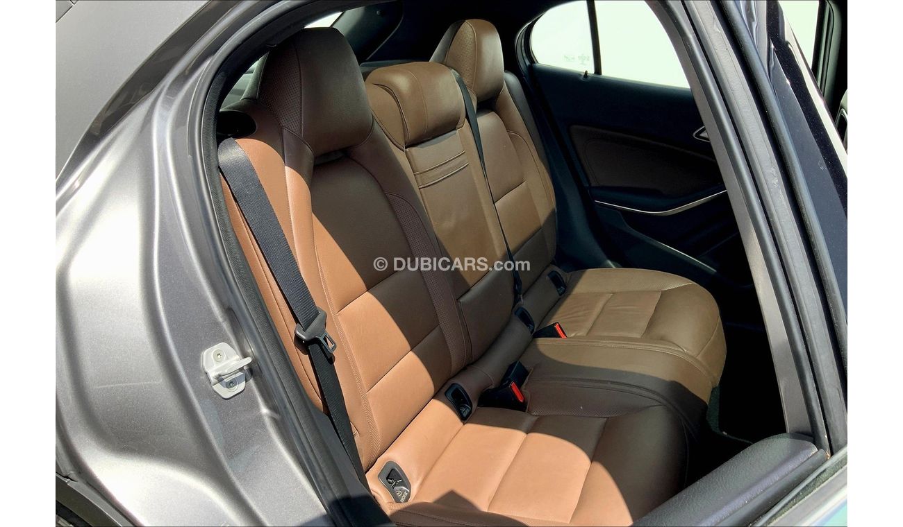 Mercedes-Benz GLA 250 High (AMG Seats + Sunroof)