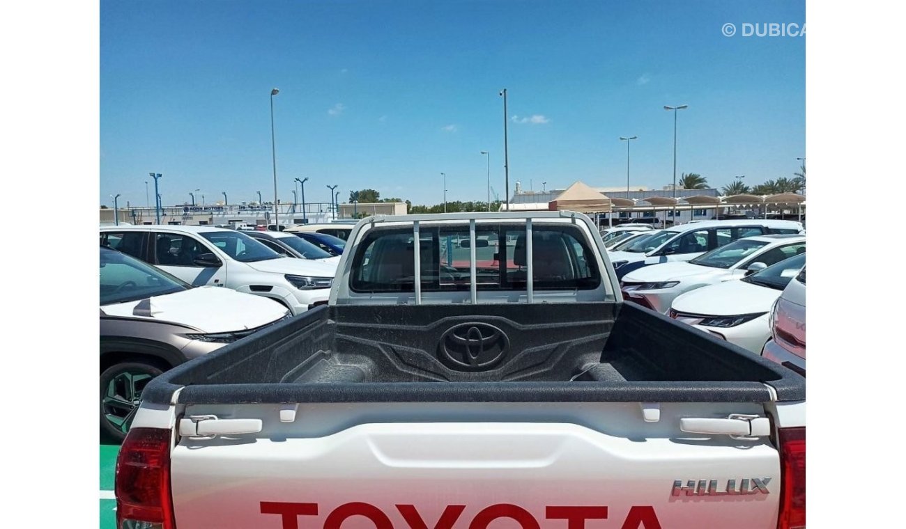 Toyota Hilux 2.7 petrol  automatic  double  cap  4x4 2024 model