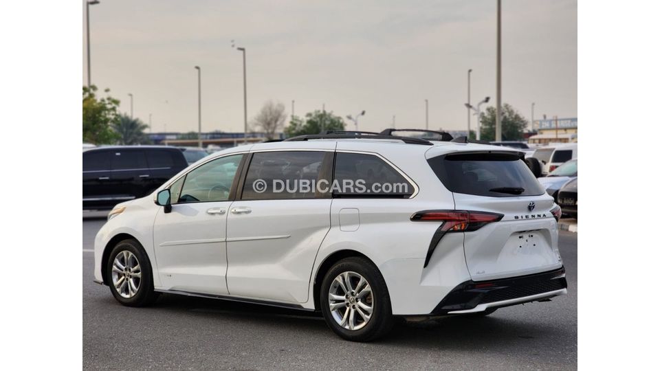 Used TOYOTA SIENNA HYBRID FULL OPTION 2021 for sale in Dubai - 602793