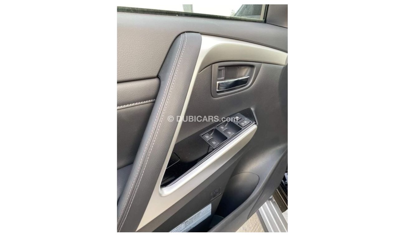 Mitsubishi Montero GLS 3.0L SPOILER SUNROOF LEATHER SEATS