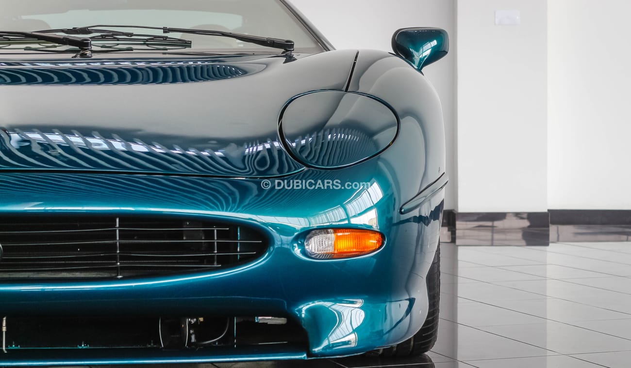 Jaguar XJ220