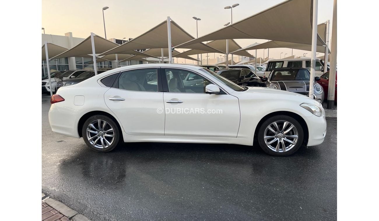 إنفينيتي Q70 Luxury Infiniti Q70_Gcc_2017_Excellent_Condition _Full option