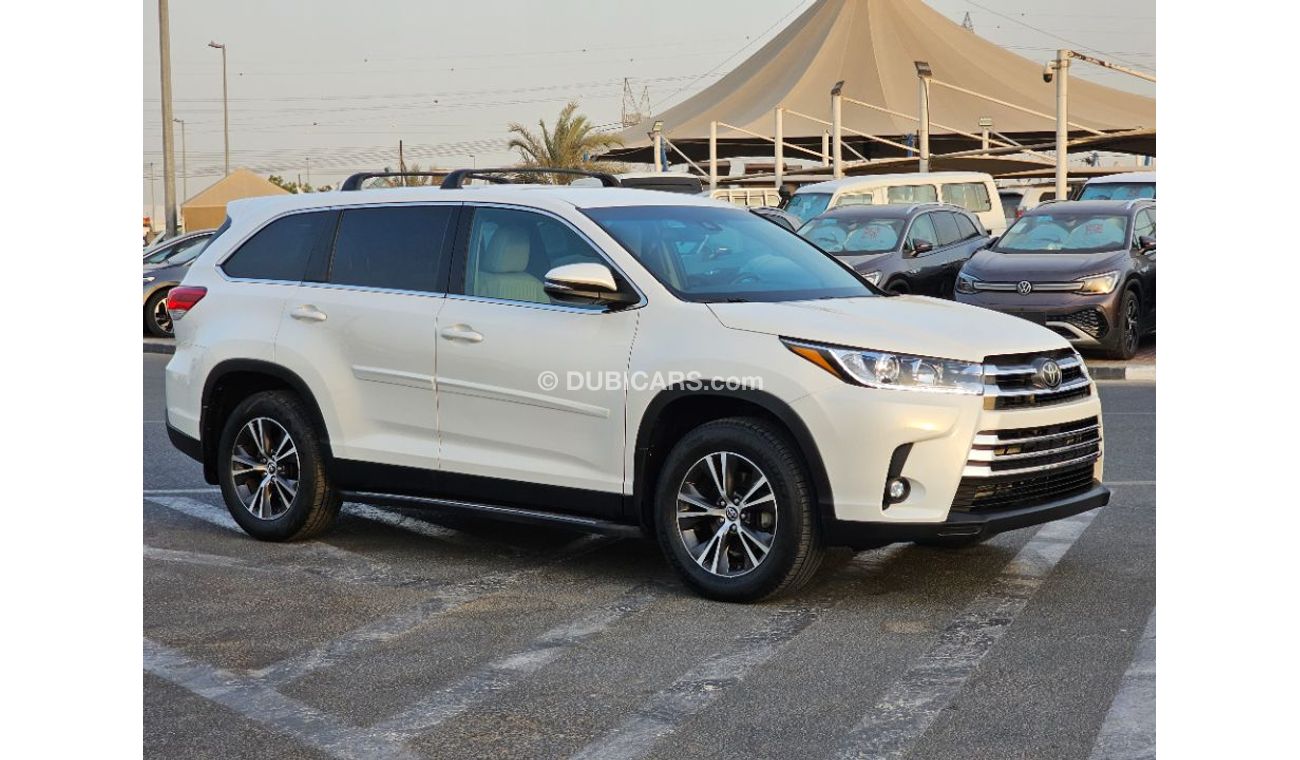 Toyota Highlander 2019 model LE 4x4 , leather seats and Trunk automatic