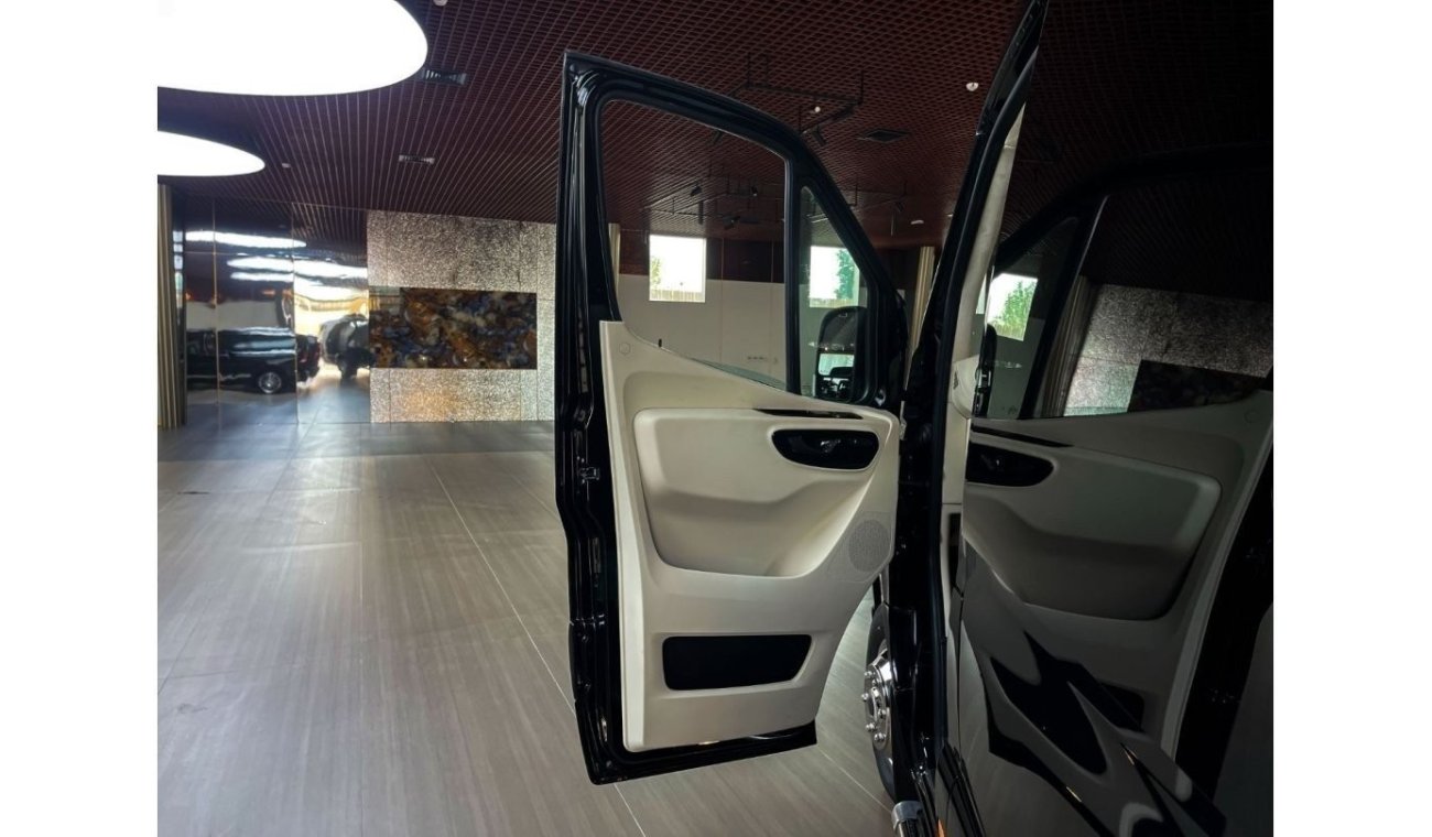 مرسيدس بنز سبرينتر 11,556 PM I 519 CDI I Wooden Floor I 16 Seater