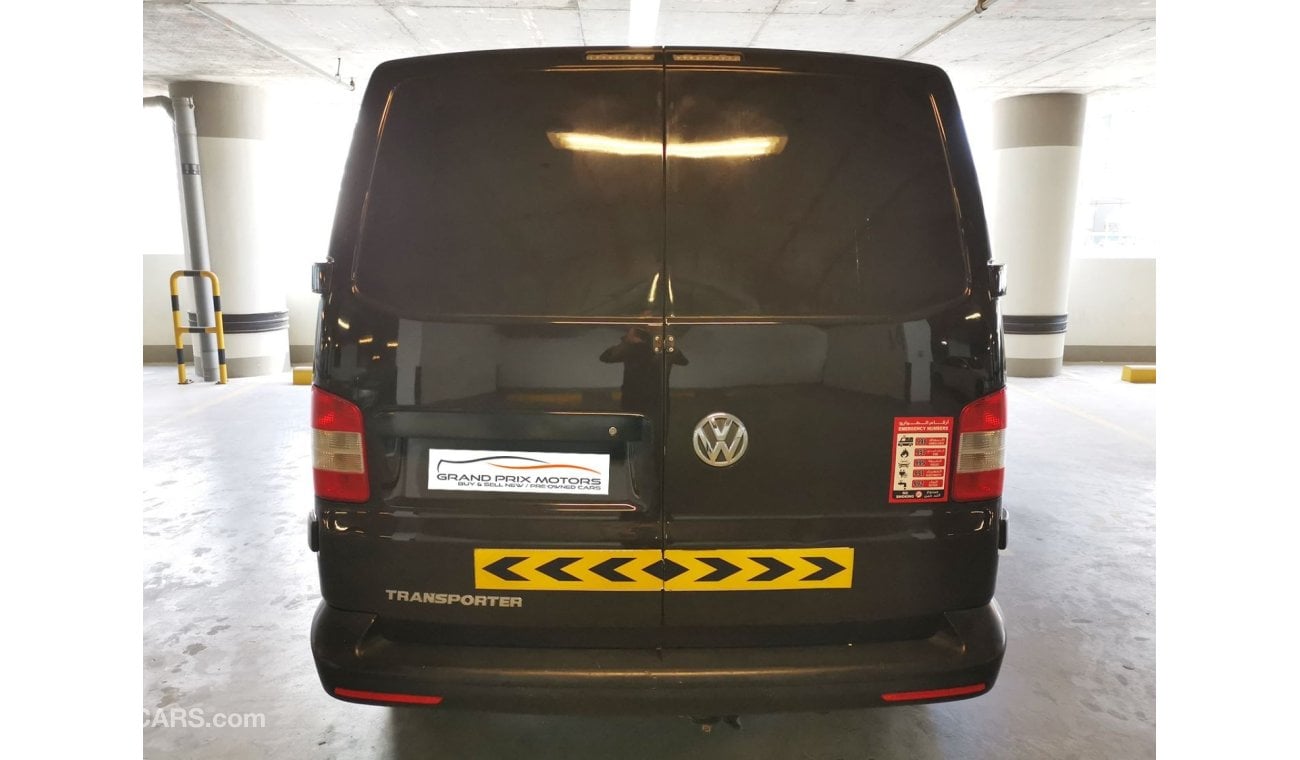 فولكس واجن T6 ترانسبورتر Volkswagen Transporter LONG Wheel Base AUTOMATIC 2015 Model GCC Specs With Full Service History In P