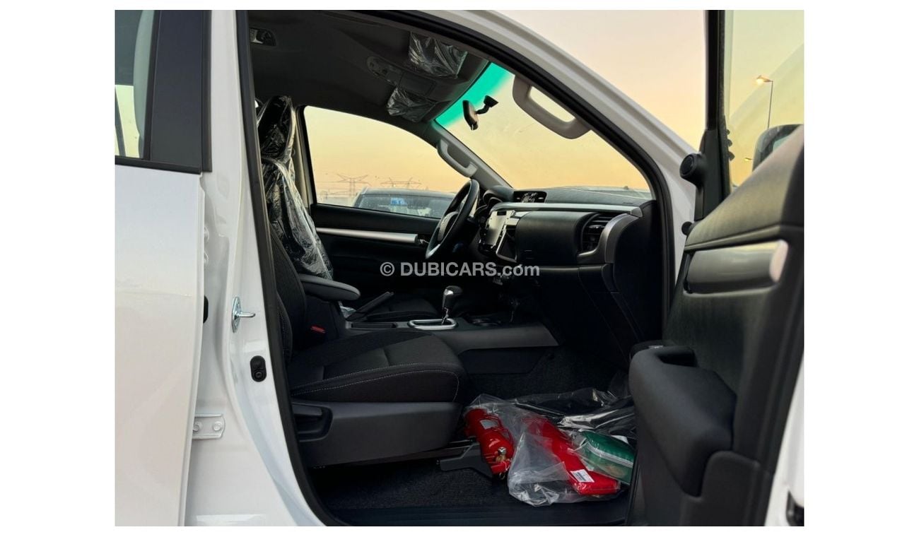 تويوتا هيلوكس TOYOTA HILUX 4.0 AT FENDER WHITE 2025