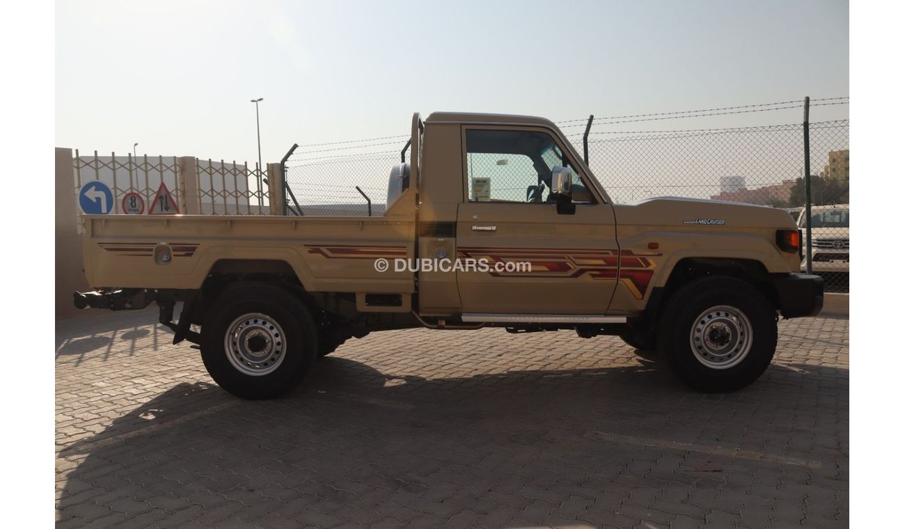 Toyota Land Cruiser 2024 LAND CRUISER GRJ79 4.0 V6 S-CAB AUTOMATIC DIFF LOCK **EXPORT ONLY**التصدير فقط خارج الخليج**