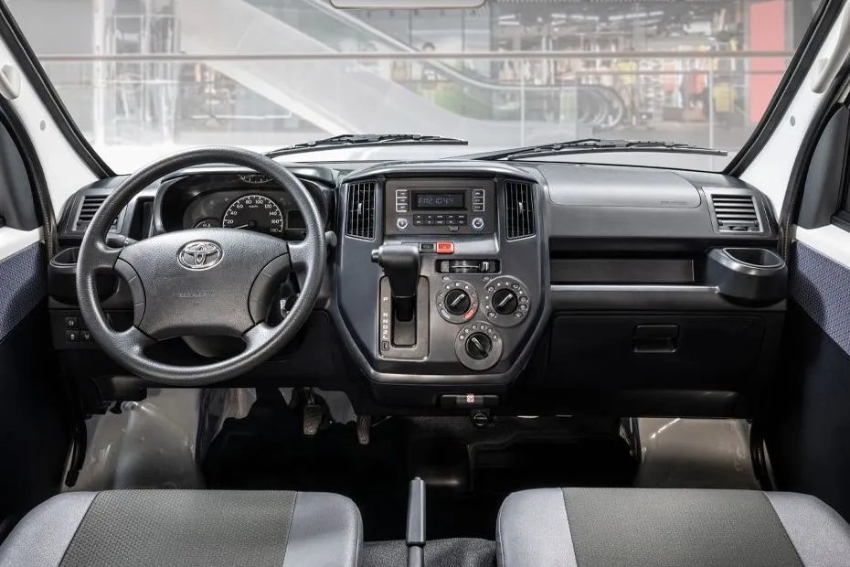 Toyota Townace interior - Cockpit