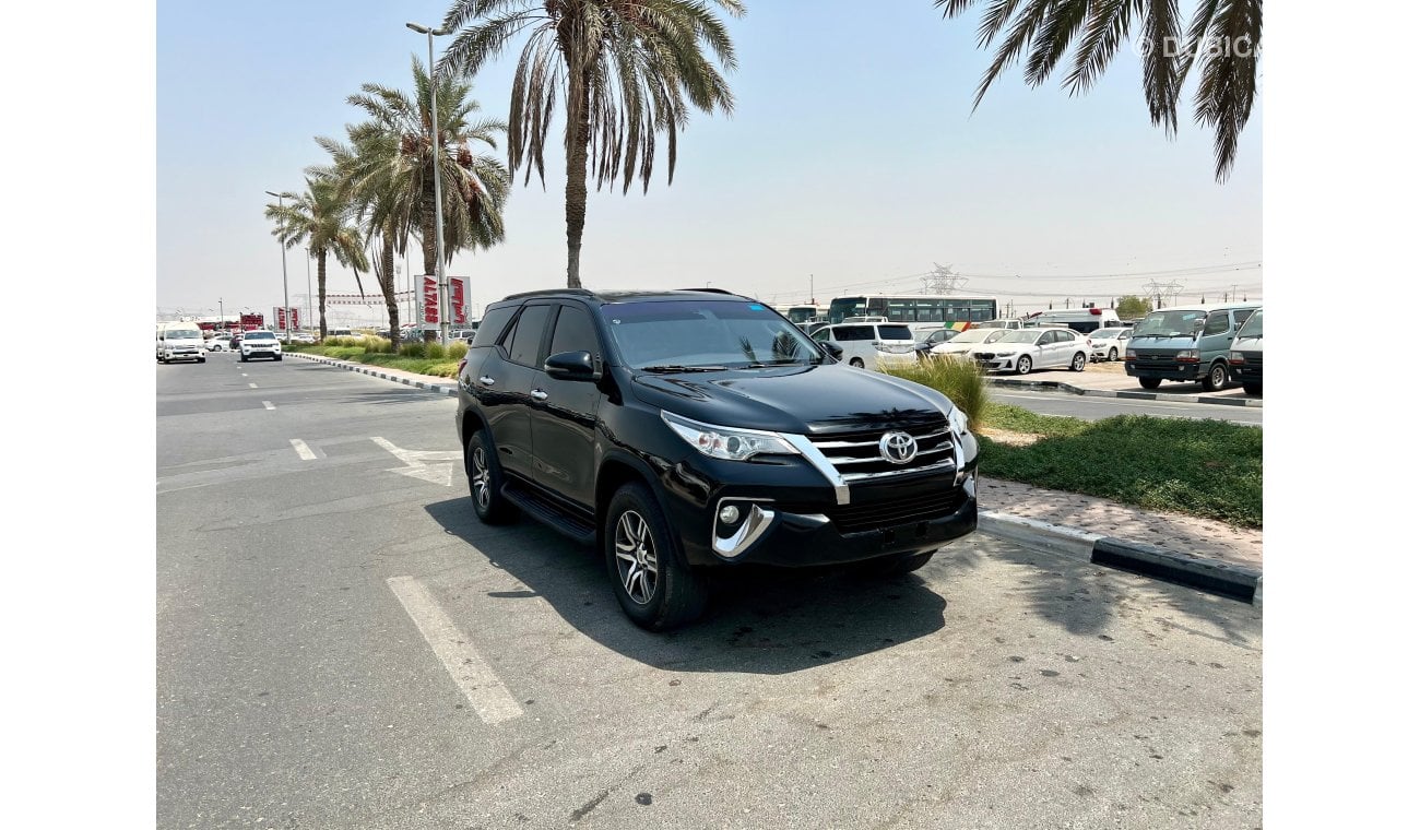 تويوتا فورتونر EXR 4WD 2.7L PETROL. PERFECT CONDITION AND ACCIDENT FREE