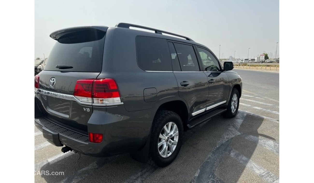 Toyota Land Cruiser VXR English