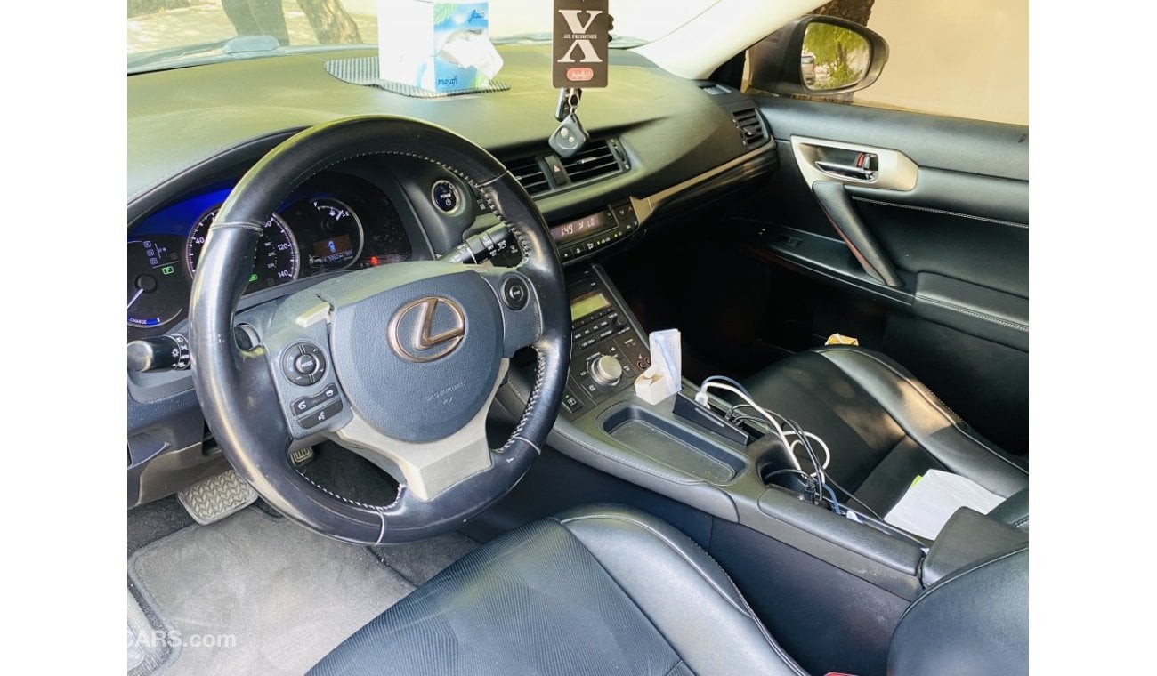 Lexus CT200h