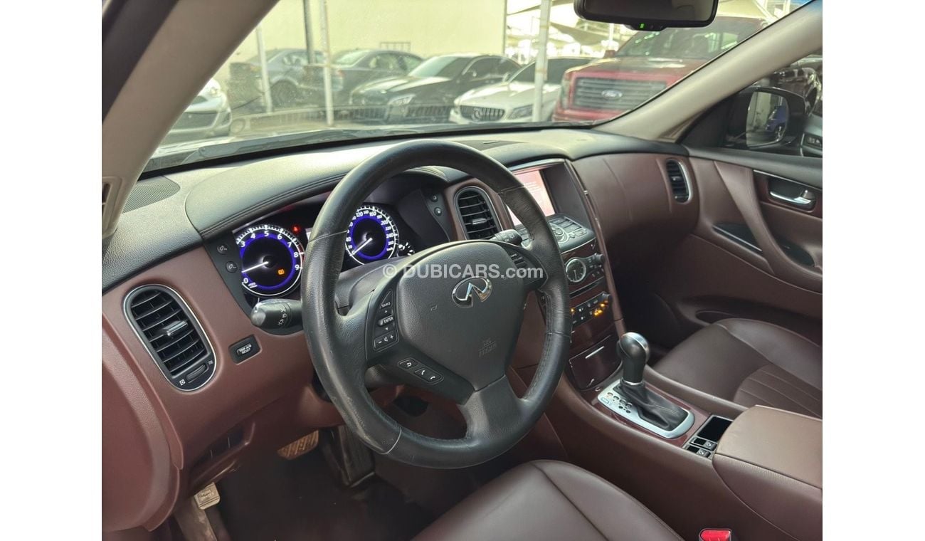 إنفينيتي QX50 2.0T Luxe (FWD)