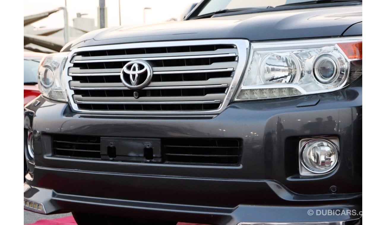 Toyota Land Cruiser VXR Toyota Land Cruiser VX.R / 2014 / GCC / Free Accident/ First Owner