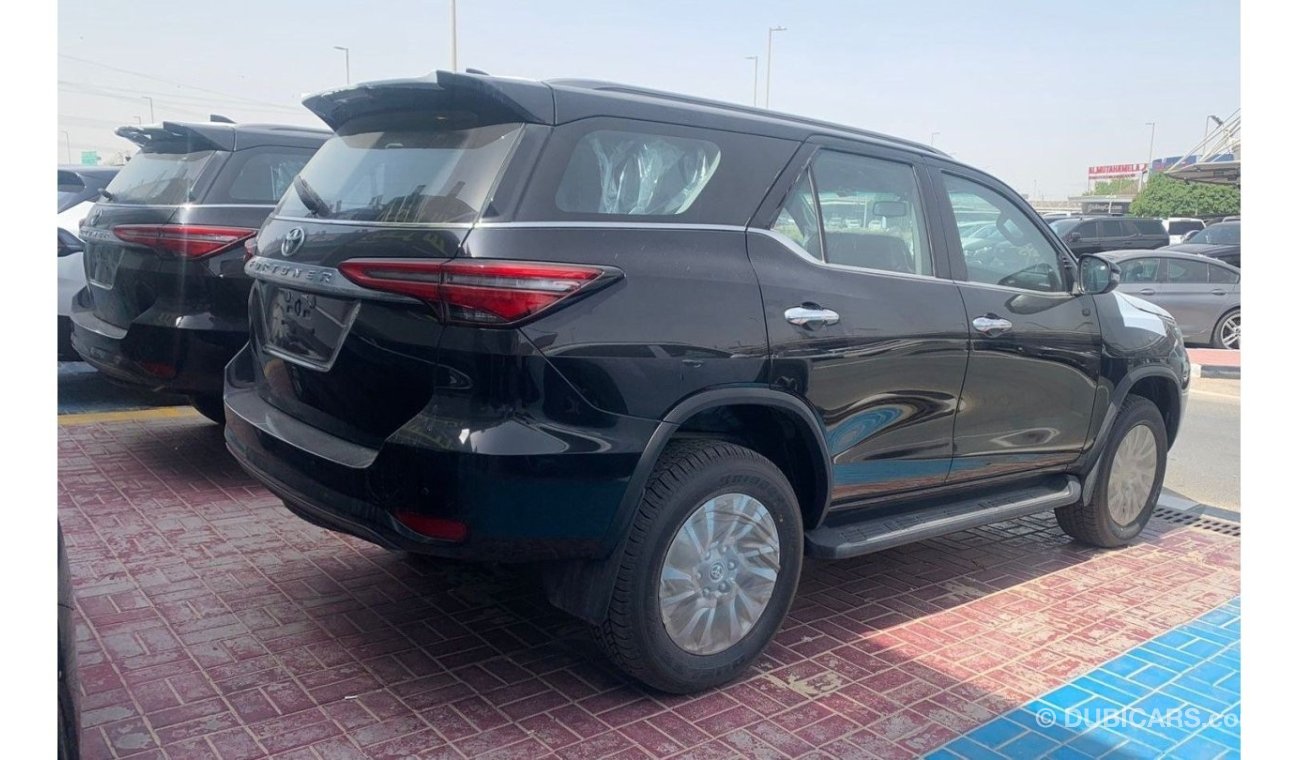 Toyota Fortuner 2.8 engine // diesel // full option // black color x black