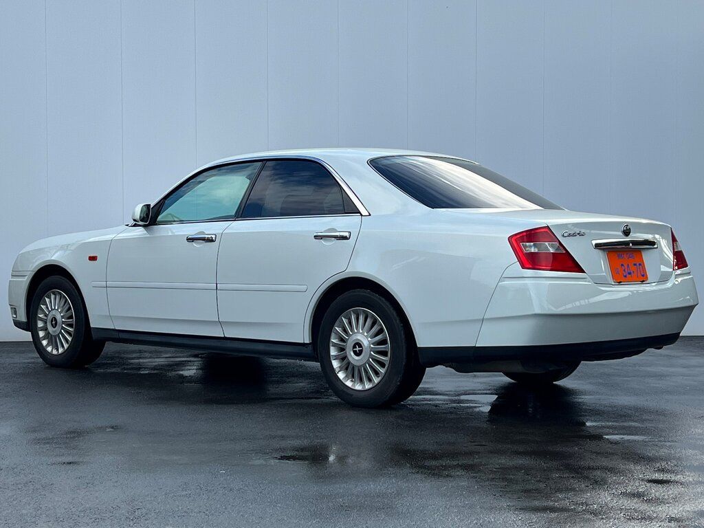 Nissan Cedric exterior - Rear Right Angled