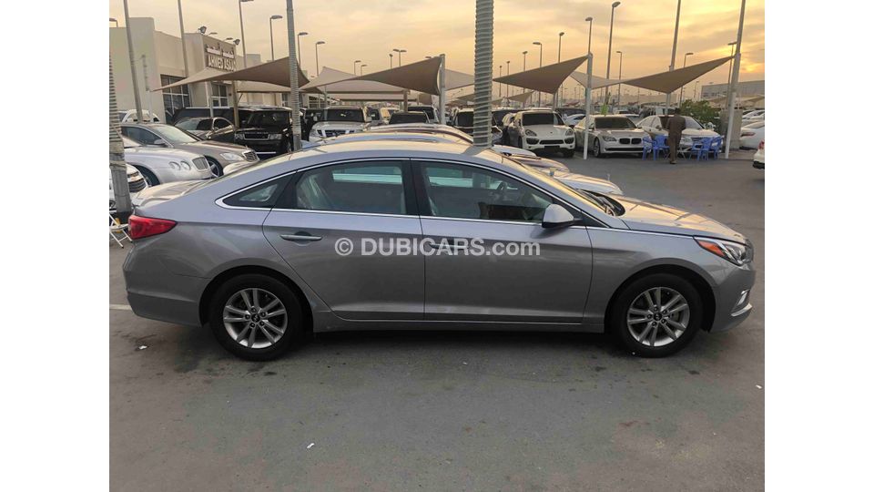 Hyundai Sonata for sale: AED 35,000. Grey/Silver, 2016