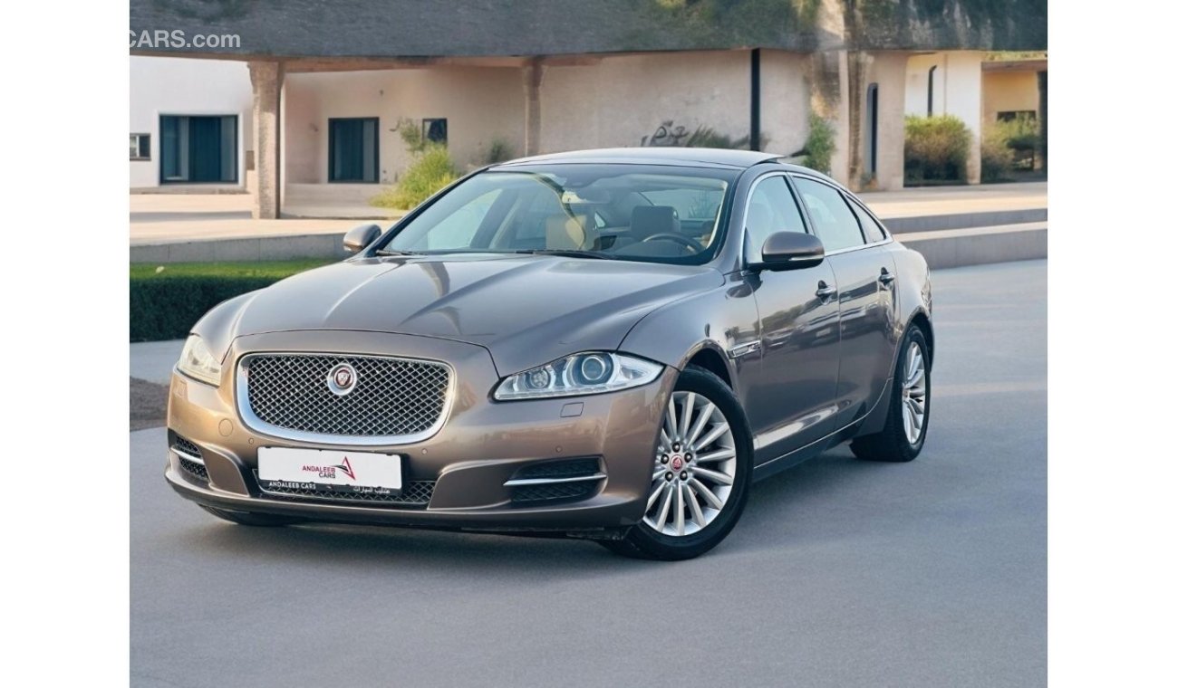 جاكوار XJ AED 1,130 PM | JAGUAR XJ LUXURY | FULL AGENCY MAINTAINED | GCC SPECS | FIRST OWNER