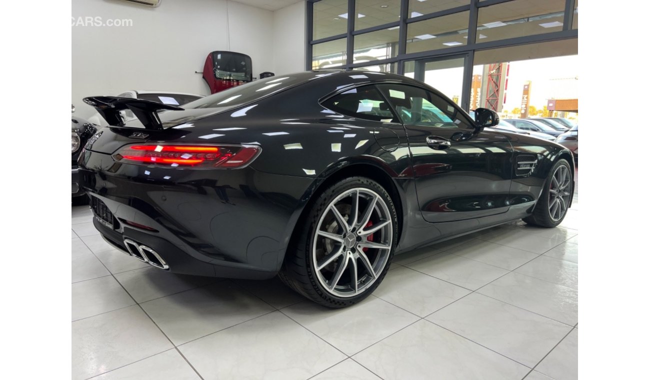 مرسيدس بنز AMG GT S