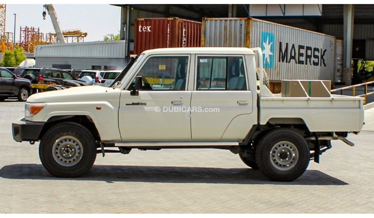 تويوتا لاند كروزر بيك آب 79 4.5L V8 DC TURBO DIESEL - 6-SEATER MT