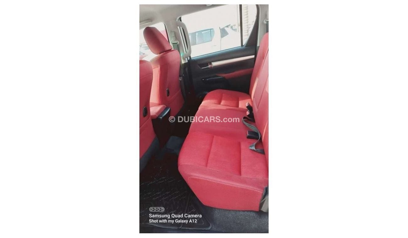 Toyota Hilux S GLX the car is in excellent condition without accidents unpainted clean on the outside and on the