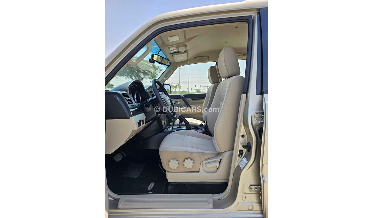 ميتسوبيشي باجيرو /GLS 3.5/ 4WD/ DVD CAMERA/ LOW MILEAGE/861 MONTHLY/LOT#700160