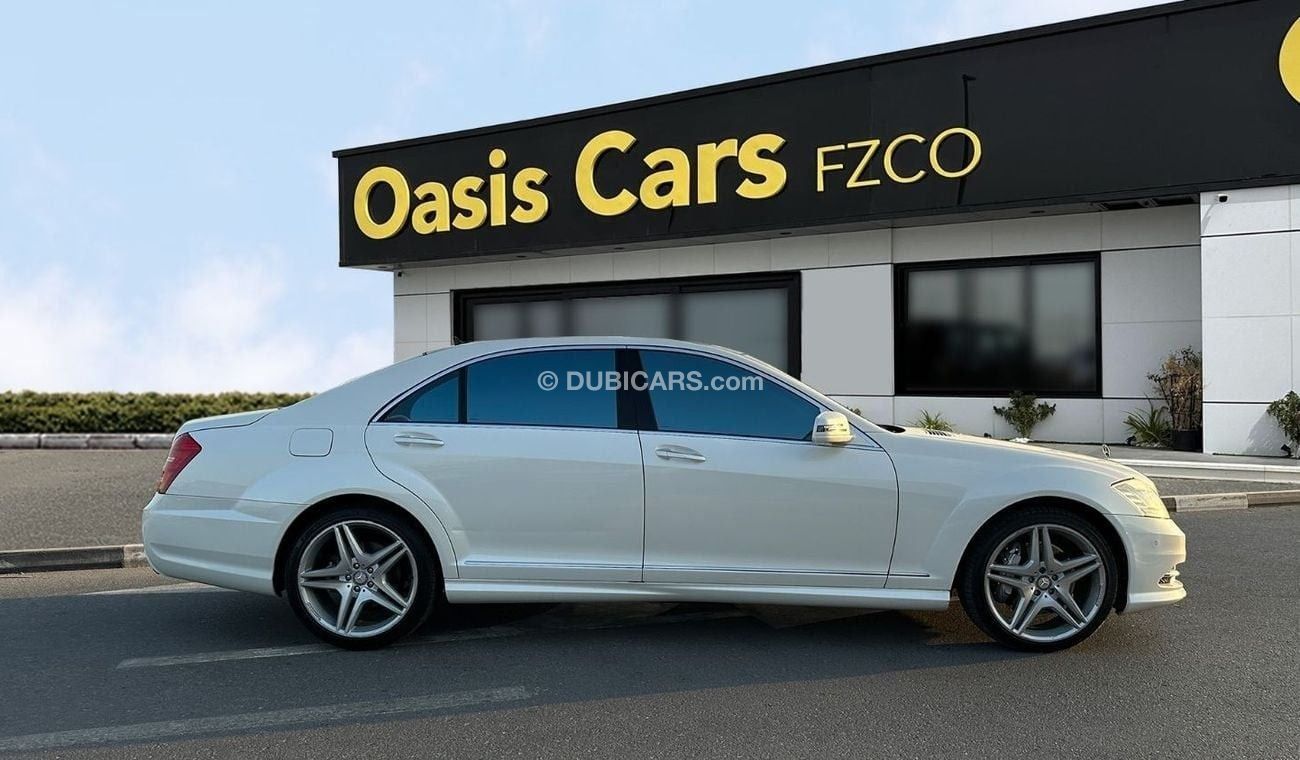 Mercedes-Benz S 500 AMG 4.7L V8 AMG GCC 2013 In Good Condition