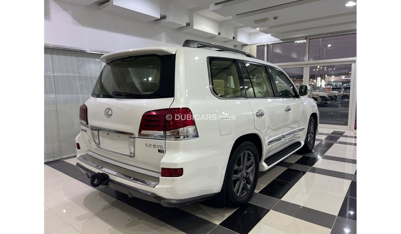 Lexus LX570 Sport Platinum 5.7L LEXUS 570 S model 2015 GCC ORIGINAL PINTS WITHOUT ANY ACCIDENT