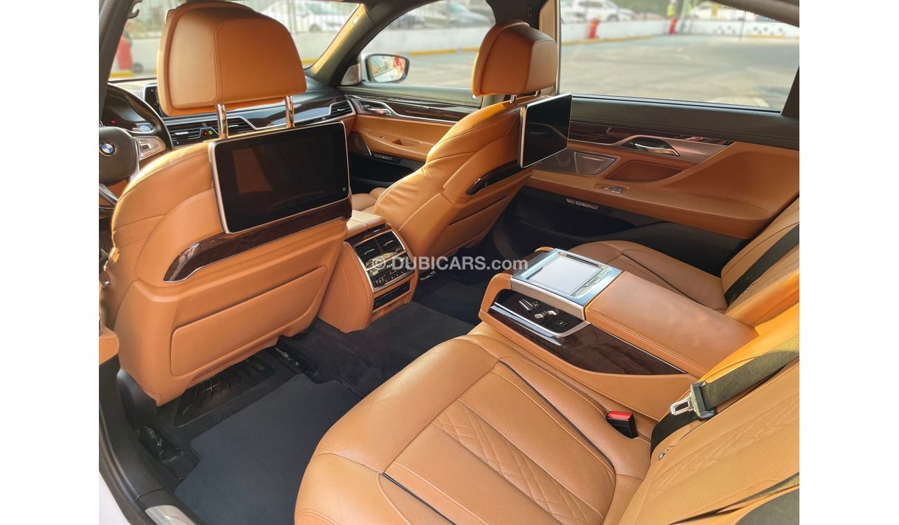 بي أم دبليو 750Li Luxury 4.4L (523 HP)