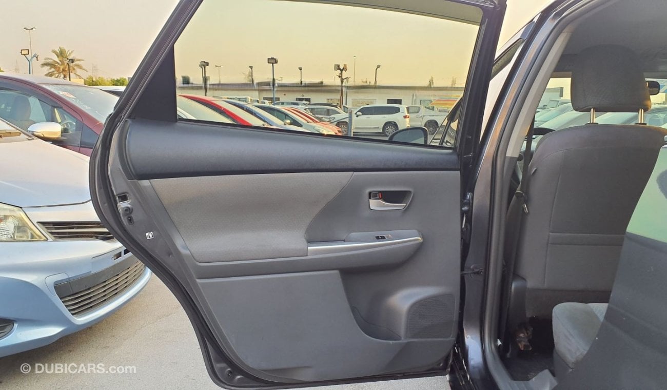 تويوتا برياس Toyota Prius V 7 Seater Orignal LHD