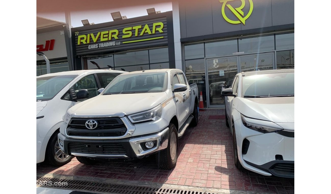 تويوتا هيلوكس TOYOTA HILUX SR5 2.7L V4 WITH PUSH START & REAR CAMERA