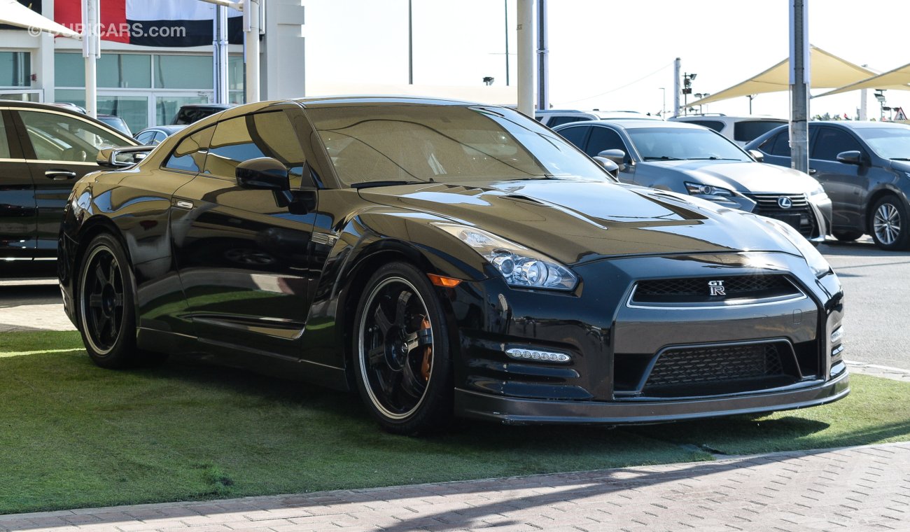 Used Nissan GT-R 2013 for sale in Sharjah - 382977