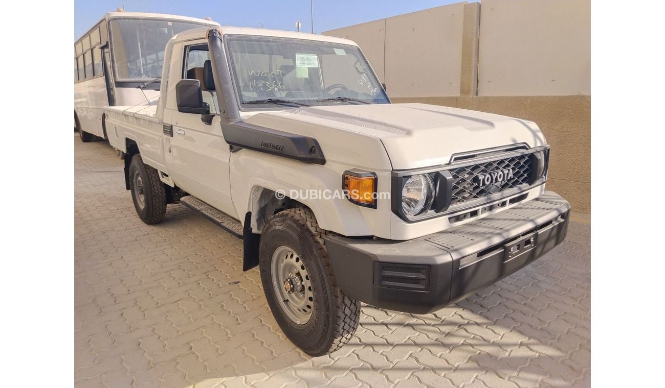 تويوتا لاند كروزر بيك آب LC79 SC 4.2L DIESEL| MANUAL | 2024 | 0 KM | 03 YEARS WARRANTY