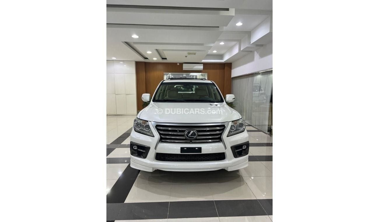 Lexus LX570 Sport Platinum 5.7L LEXUS 570 S model 2015 GCC ORIGINAL PINTS WITHOUT ANY ACCIDENT