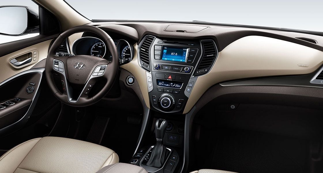 Hyundai Grand Santa Fe interior - Cockpit