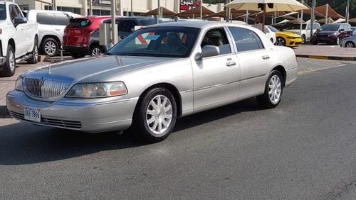 Lincoln Town Car veary clean car