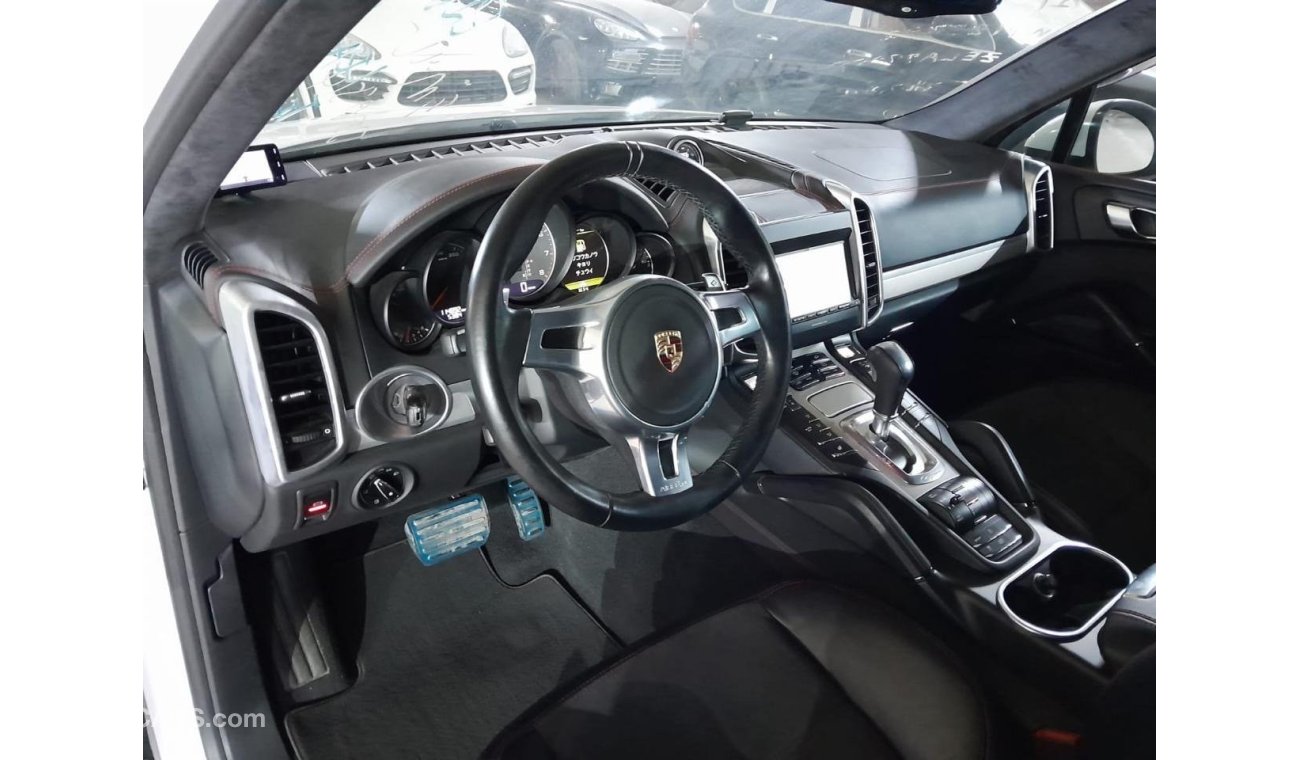 Porsche Cayenne GTS PORSCHE CAYENNE GTS 4.8L 2014, WITH PANORAMIC ROOF, PADDLE SHIFTER, GTS INTERIOR PACKAGE AND MORE..