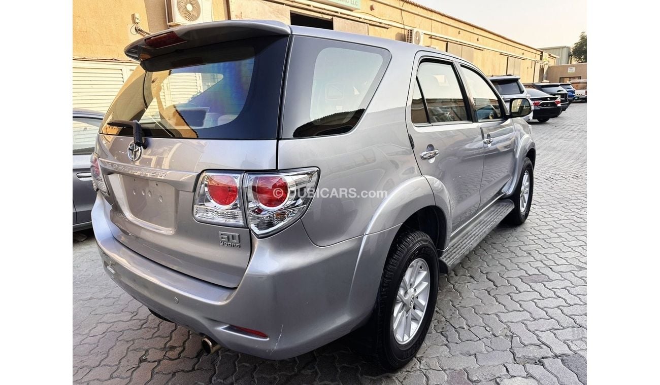 تويوتا فورتونر Toyota Fortuner 2015 v4 LHD silver color