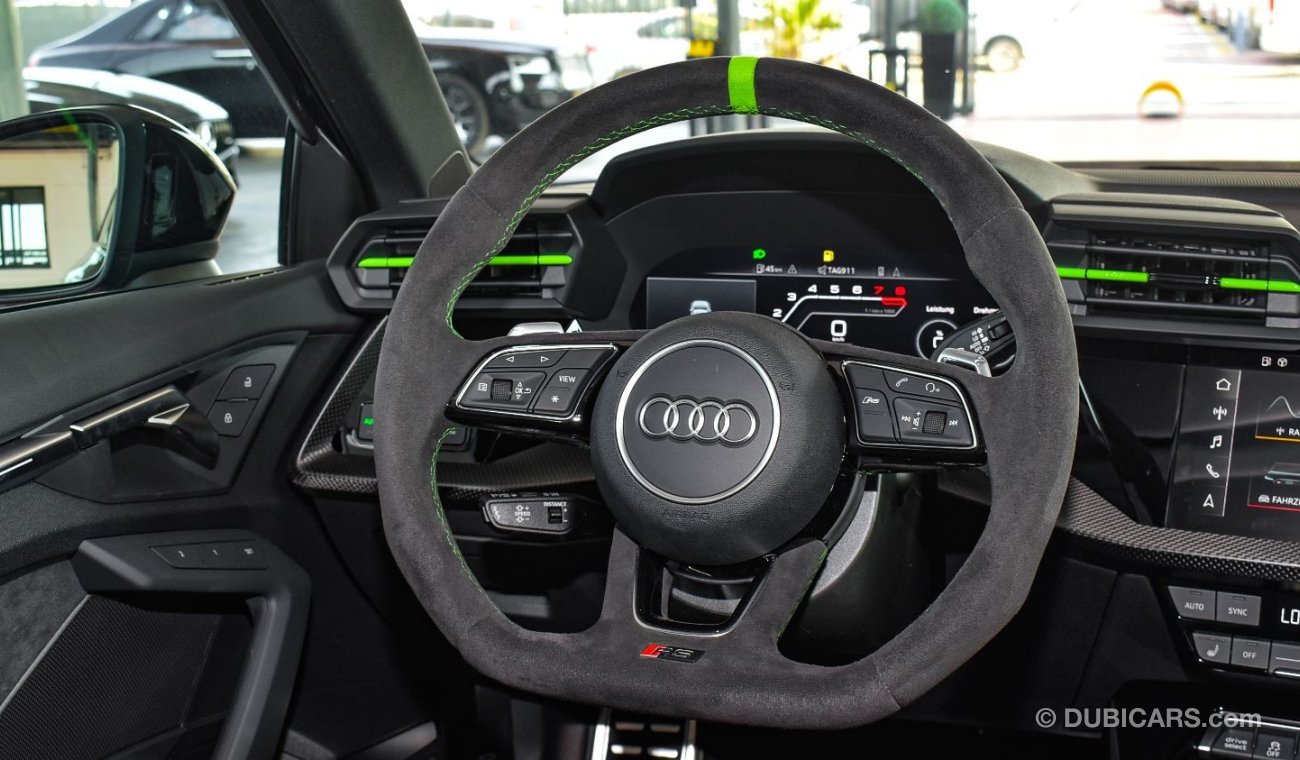 Audi RS3 Sport(Back,Exhaust)*HUD*Cruise*Panorama*BangOlufsen*CarbonSpoiler,Dash *Package(RS+G,Dynamic+,Memory