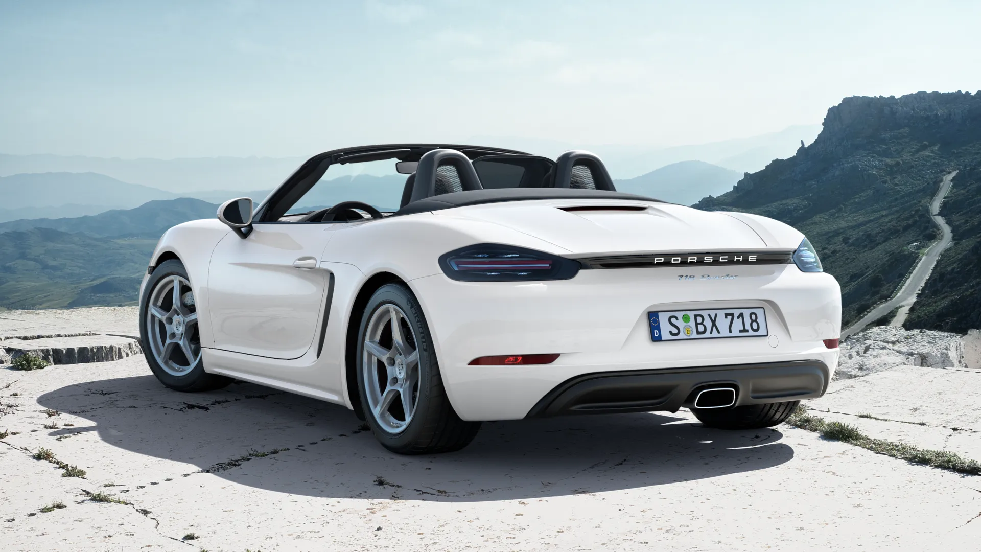 Porsche 718 Spyder exterior - Rear Right Angled