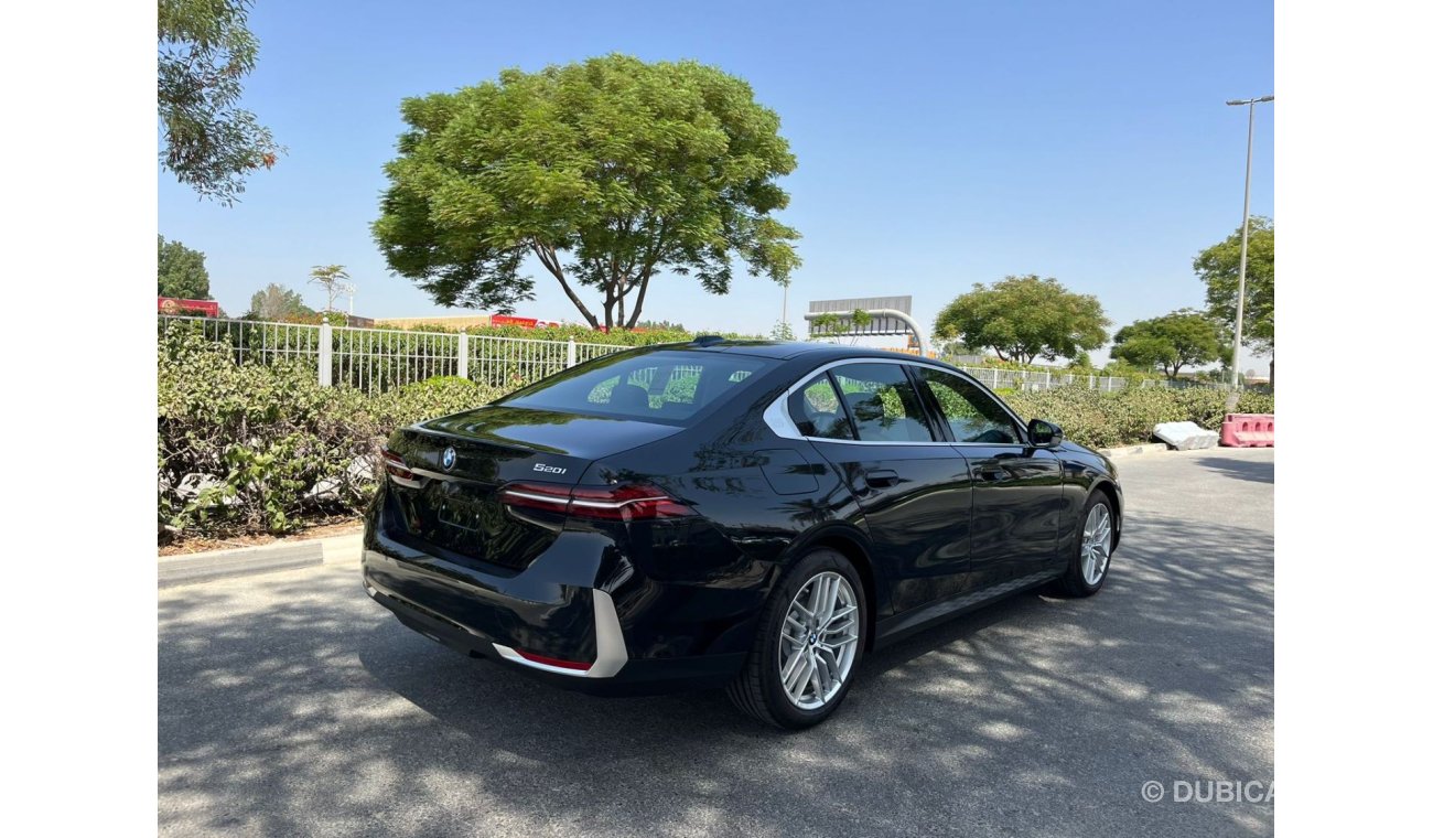 بي أم دبليو 530i BMW 520I 0KM GCC 2024